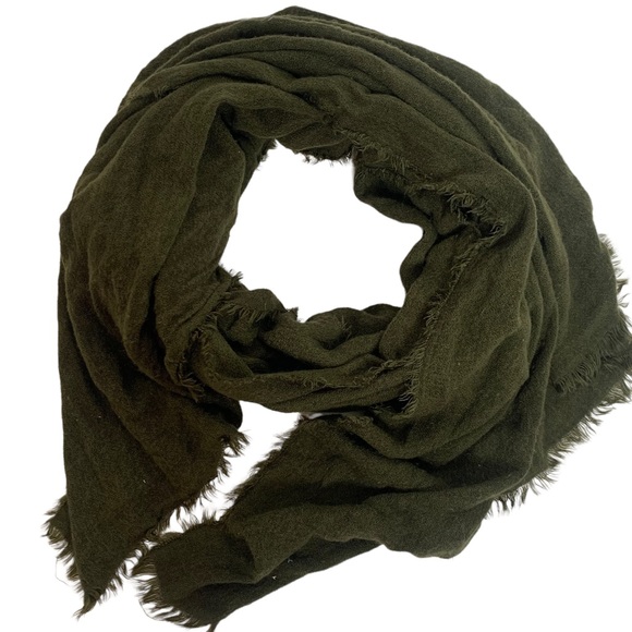 Zara Accessories - Zara Green Fringe Hem Scarf